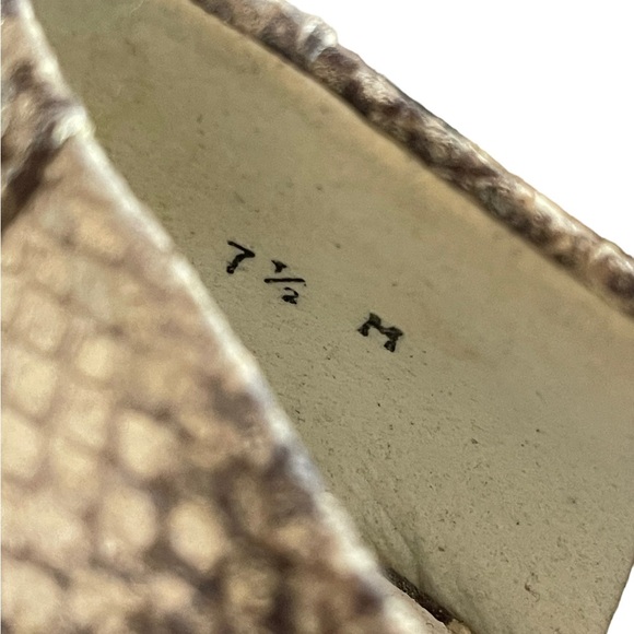 Stuart Weitzman Snakeskin Flats Size 7.5 M - Picture 15 of 15